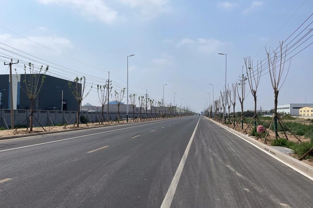 1752462114958081.jpg 濰坊項(xiàng)目藍(lán)海路道路工程順利通過竣工驗(yàn)收.jpg